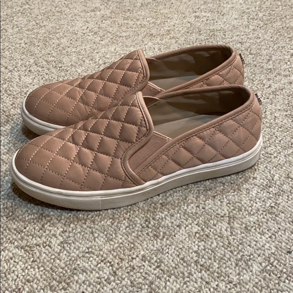 Steve Madden pink slide in shoes, size 5 1/2